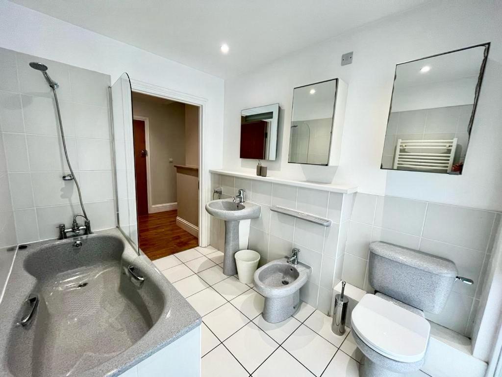 London Modern Flat Near Transports Daire Dış mekan fotoğraf