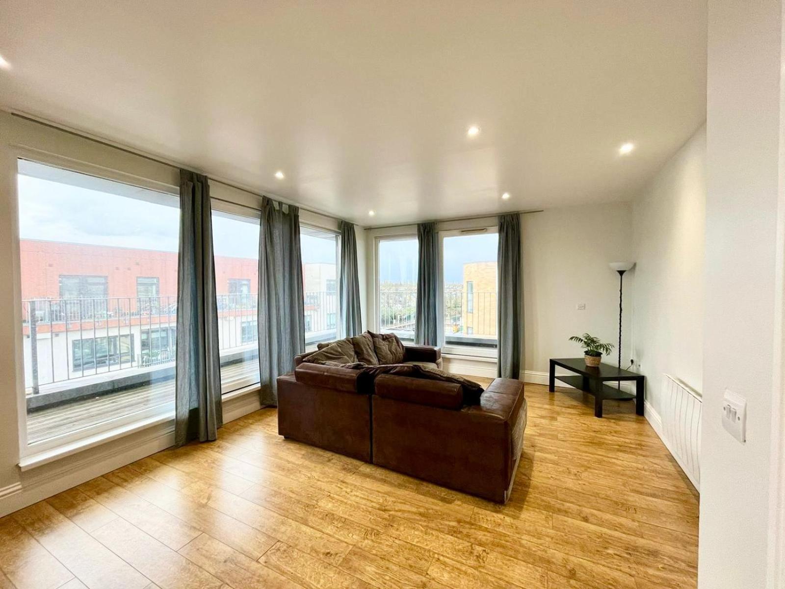 London Modern Flat Near Transports Daire Dış mekan fotoğraf